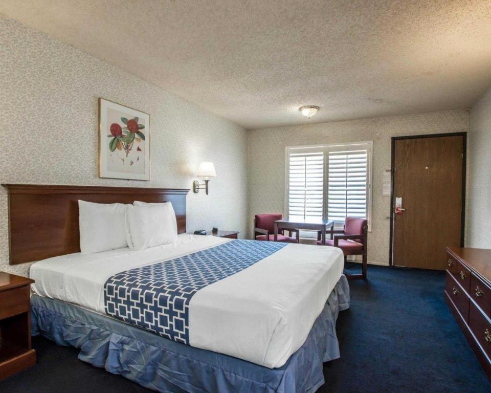 Econo Lodge Moreno Valley Exterior photo